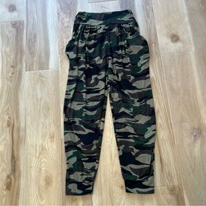 LA12ST Camouflage Jogger Pants Size Large Juniors